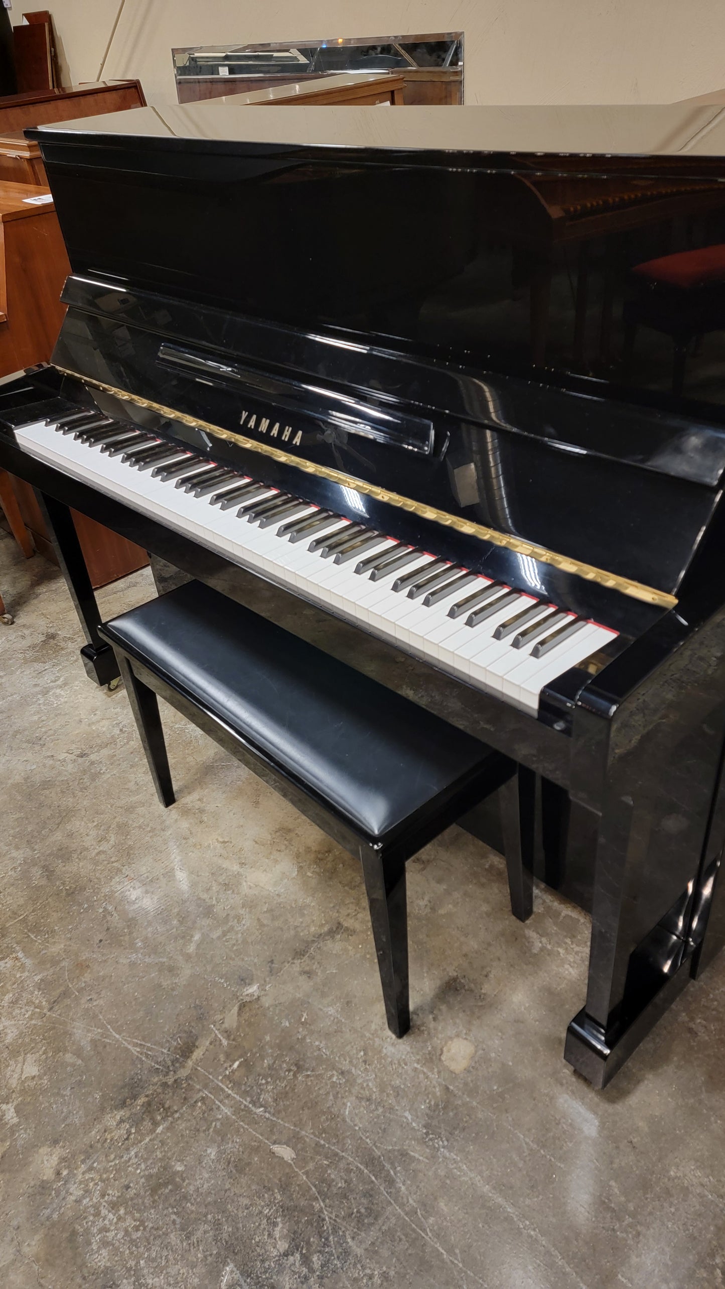 YAMAHA | 2005 | T121 | 48" | HIGH POLISH EBONY | $4,490