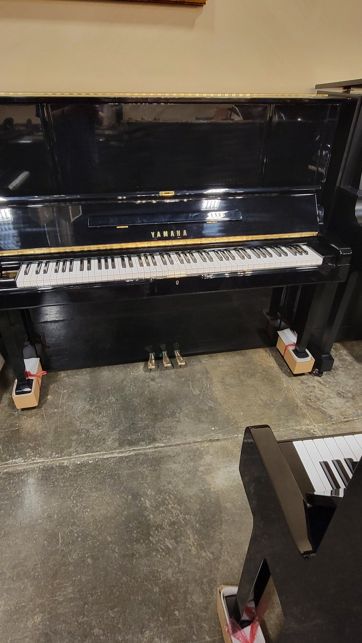 YAMAHA | U30 | 52" | HIGH POLISH EBONY | $7,990 | SALE OR RENT