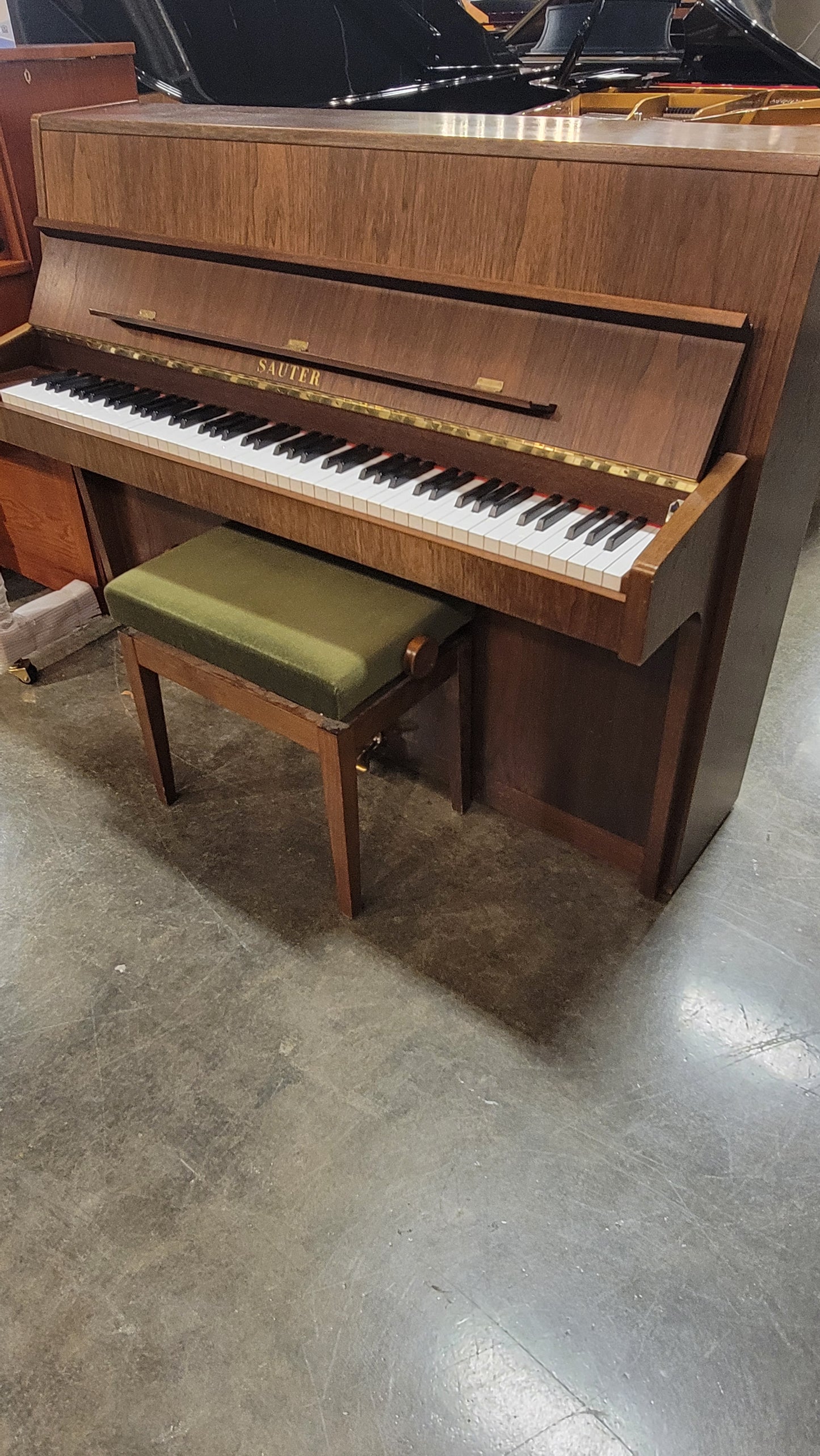 Sauter Piano 44" Console in Walnut